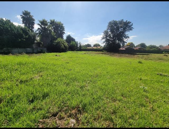 1,060M² VACANT LAND FOR SALE IN FALCON RIDGE
